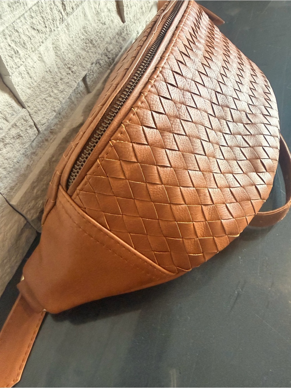 Mandrn Atlas Woven Leather Crossbody Belt Bag - Picture 3 of 8